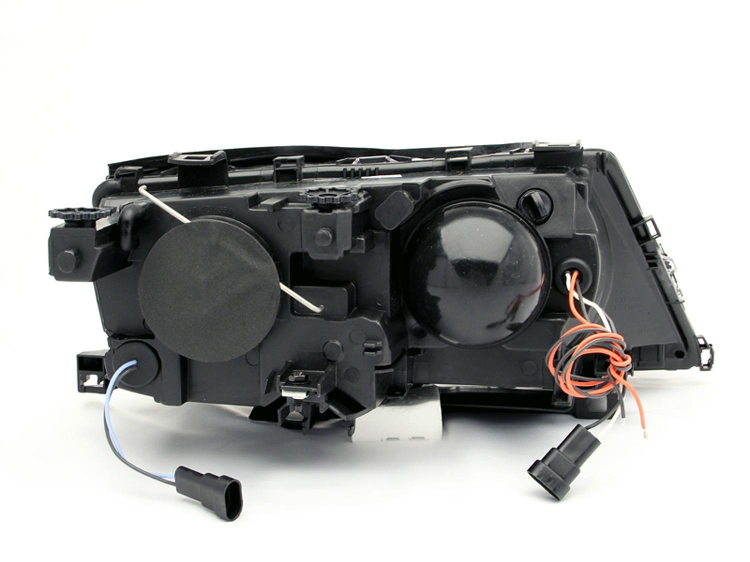 ANZO Projector Headlight Set W/Halo (2002-2005 325i, 325xi, 330i, 330xi) - 121140