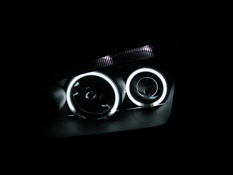ANZO Projector Headlight Set W/Halo (2005-2006 Focus) - 121198