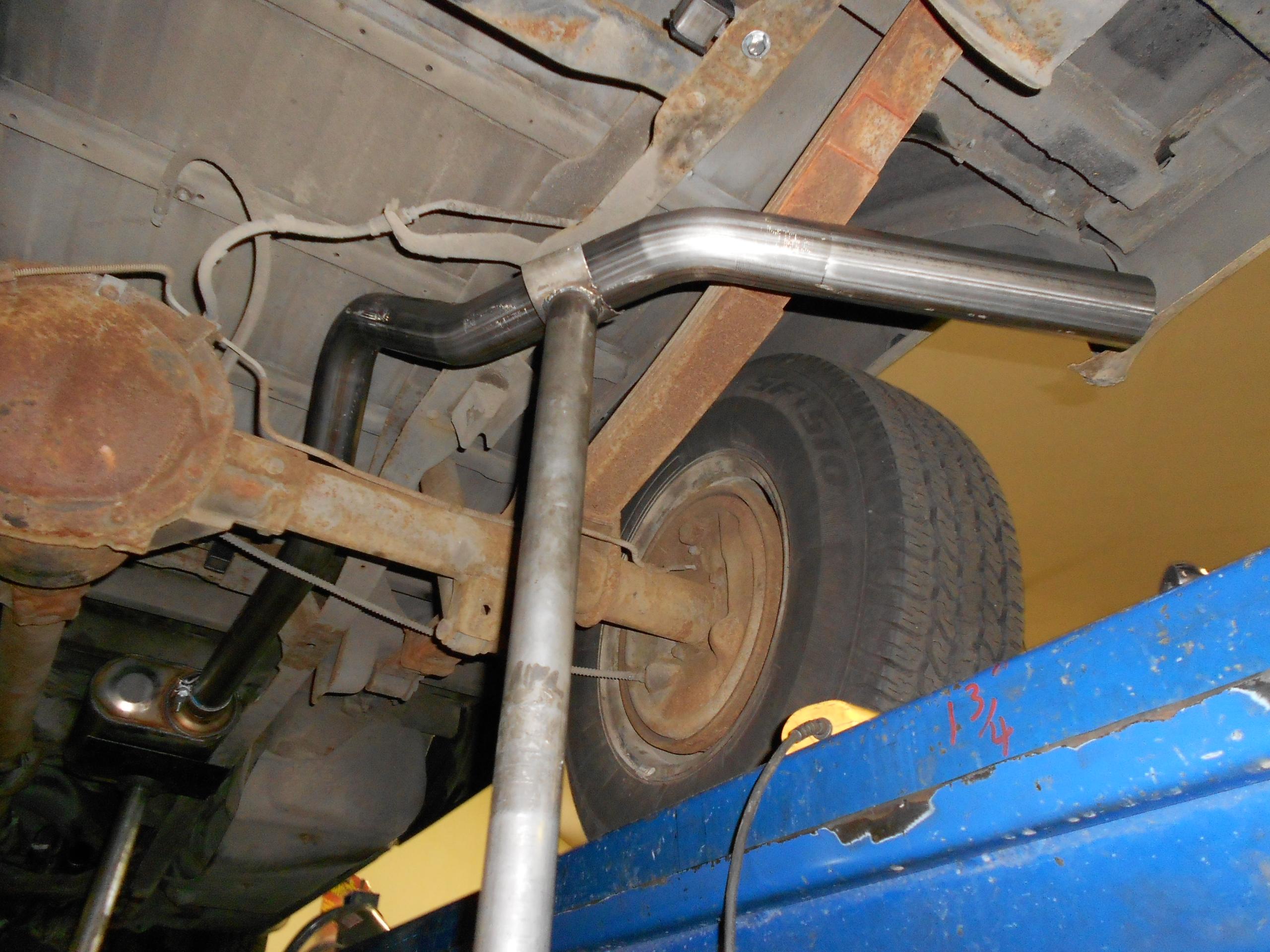 Flowmaster Prebent Tailpipes - 2.50 in. Side Exit - Pair