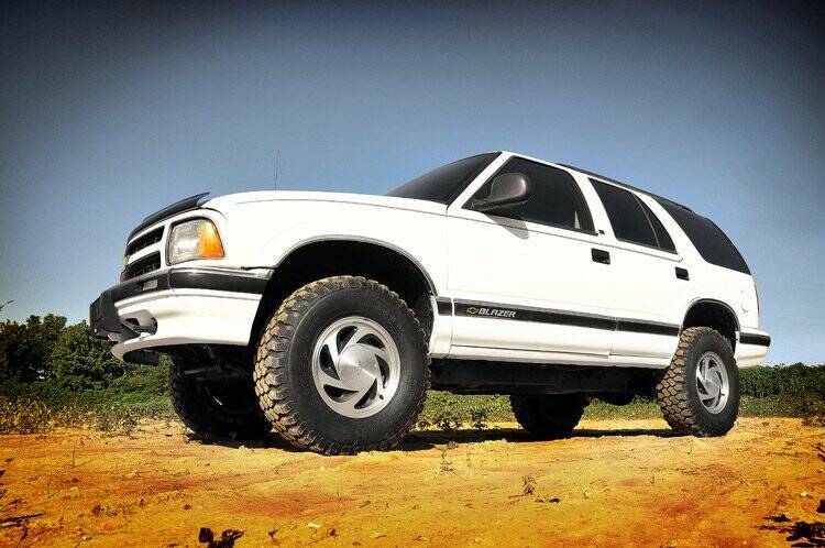 Rough Country 2.5-inch Suspension Leveling Lift Kit - 24230