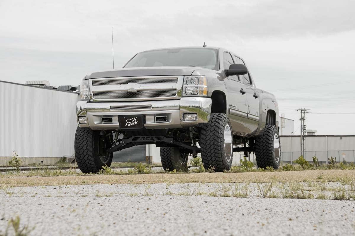 Rough Country 7.5in GM Suspension Lift Kit, Lifted Struts (07-13 1500 PU) (2007-2013 Silverado 1500,2007-2013 GMC Sierra 1500) - 26431