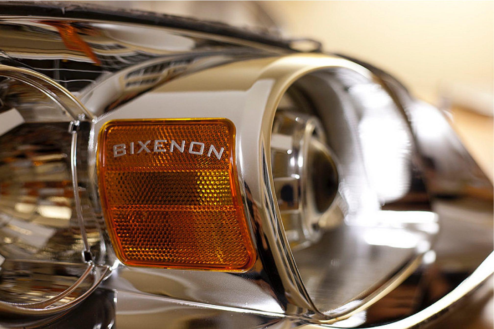Acme Metal Emblems: Bi-Xenon (Universal) - A180