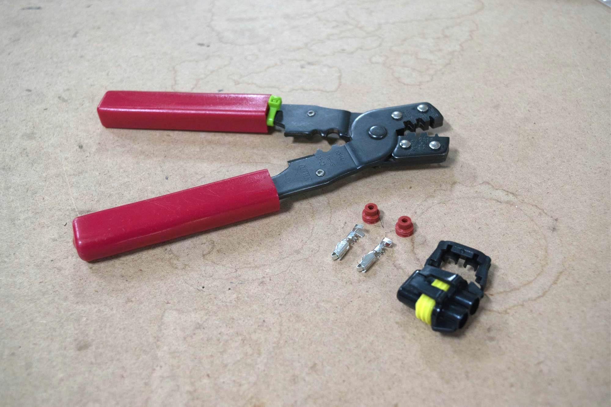 Acme Connector: H13/9008 Female (Universal) - WP90