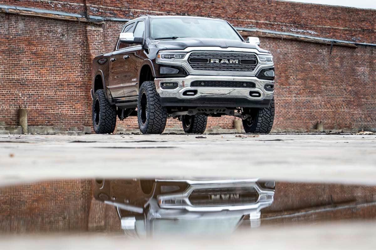 Rough Country 5in Ram Suspension Lift Kit (19-20 Ram 1500 4WD, Air Ride) (2019-2019 Ram 1500,2019-2019 Ram 1500 Classic) - 33830A