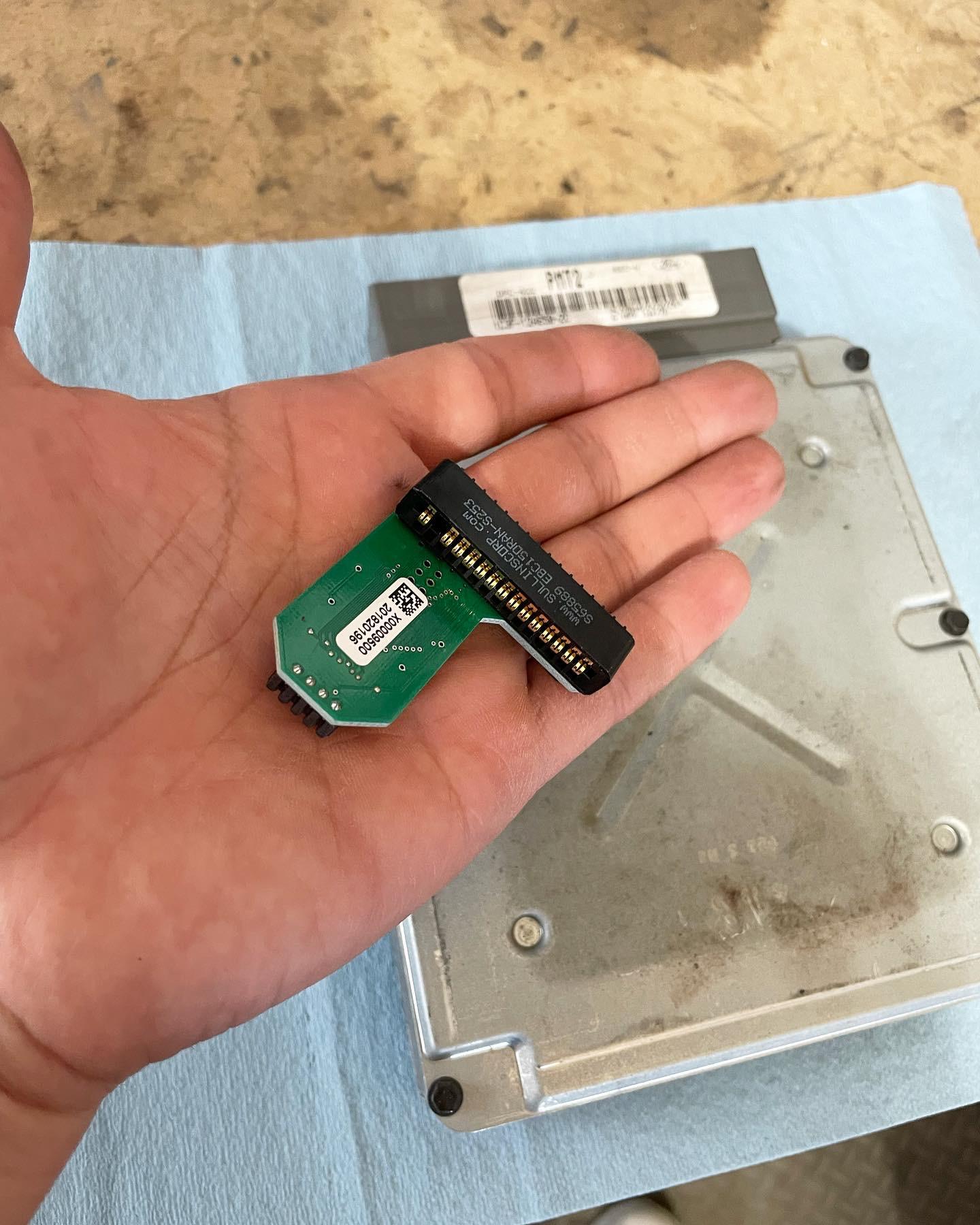 Edge Products Revolver Performance Chip/Switch (1997-1997 F-250 HD,1995-1996 F-250,1995-1997 F-350) - 14002