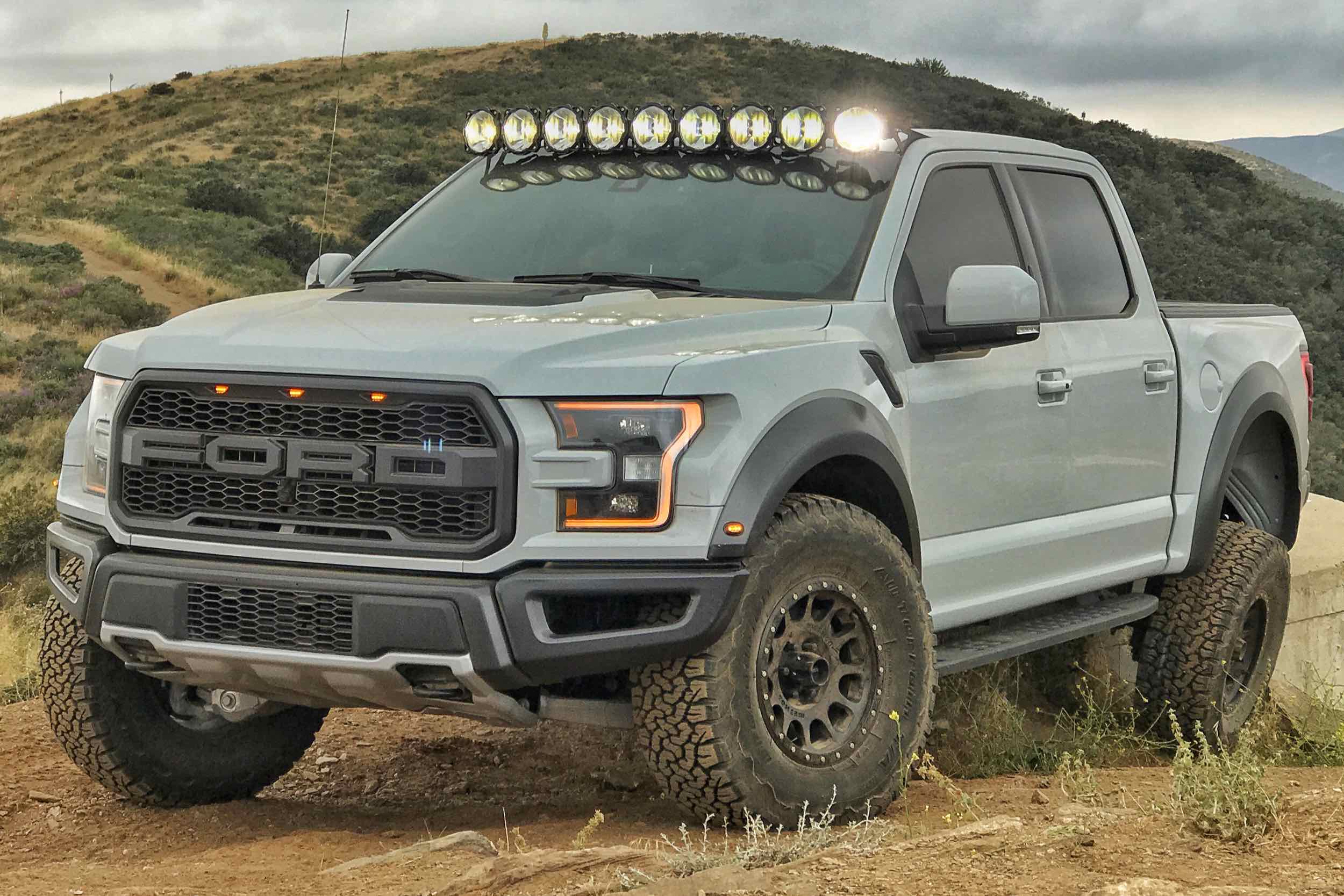 KC HiLites Gravity LED Pro6 Light Bar: 5 Pods (32" / Spot + Flood Beam) (Universal) - KC91306