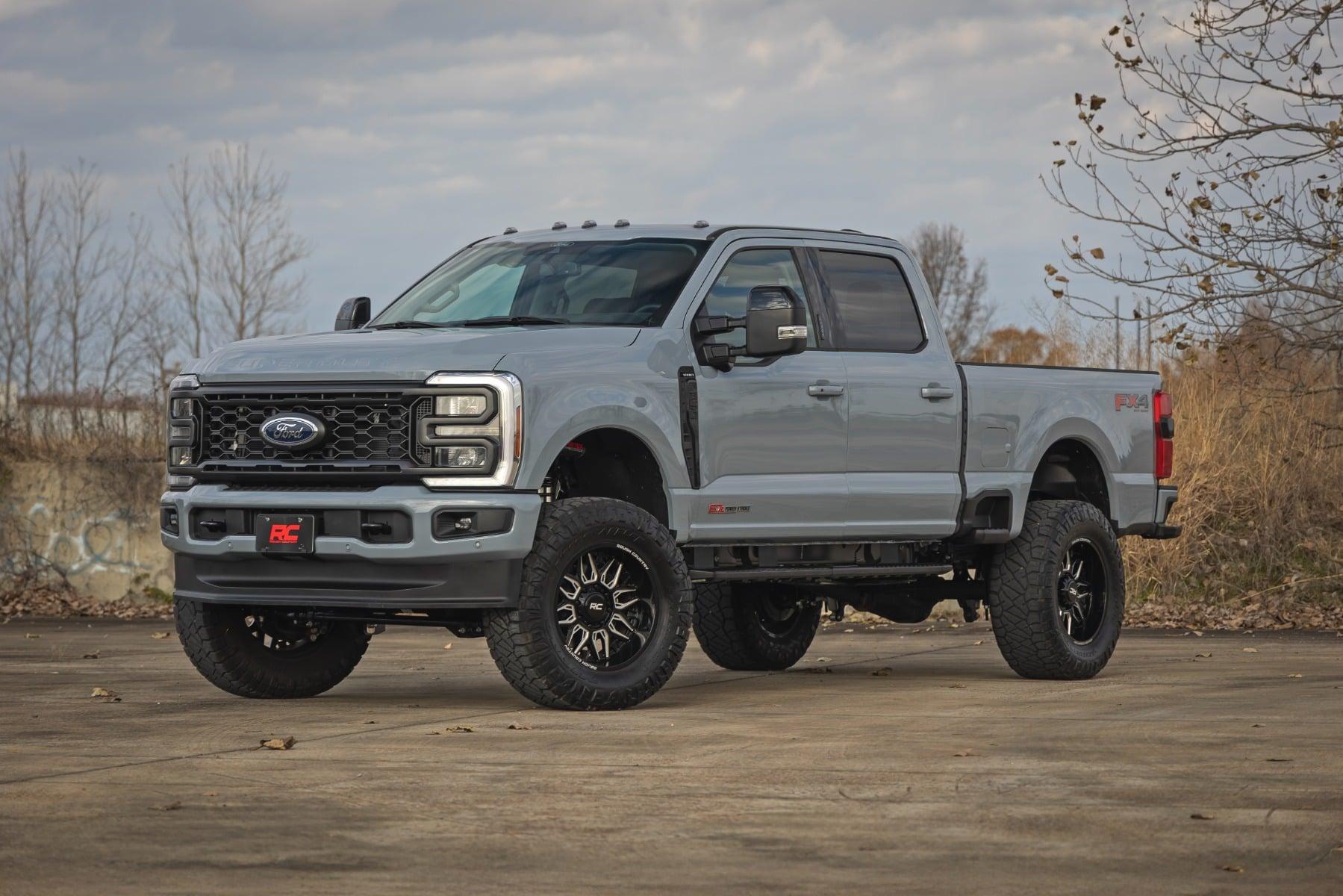 Rough Country 4.5 Inch Lift Kit V2 Diesel Ford F-250/F-350 Super Duty 4WD (2023-2026) (2023-2024 F-350 Super Duty, F-250 Super Duty) - 400157