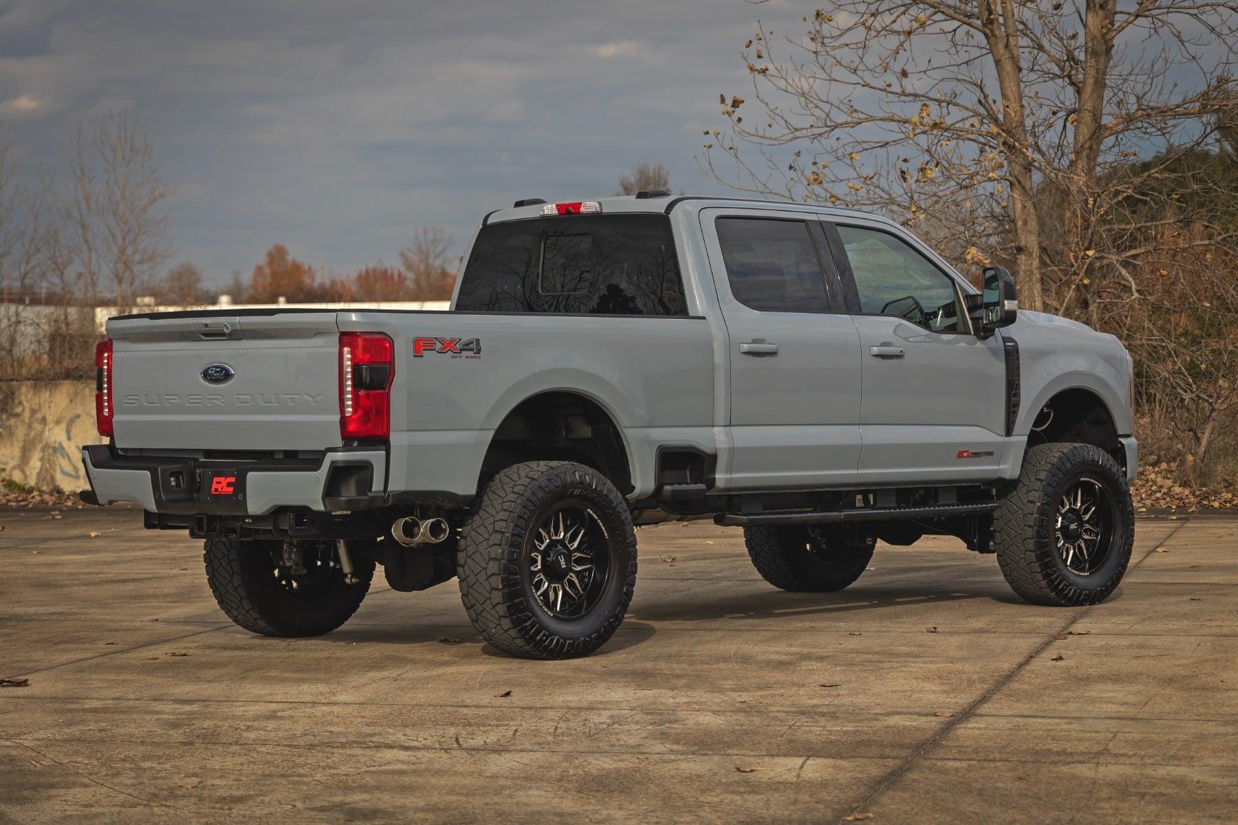 Rough Country 4.5 Inch Lift Kit V2 Diesel Ford F-250/F-350 Super Duty 4WD (2023-2026) (2023-2024 F-350 Super Duty, F-250 Super Duty) - 400157