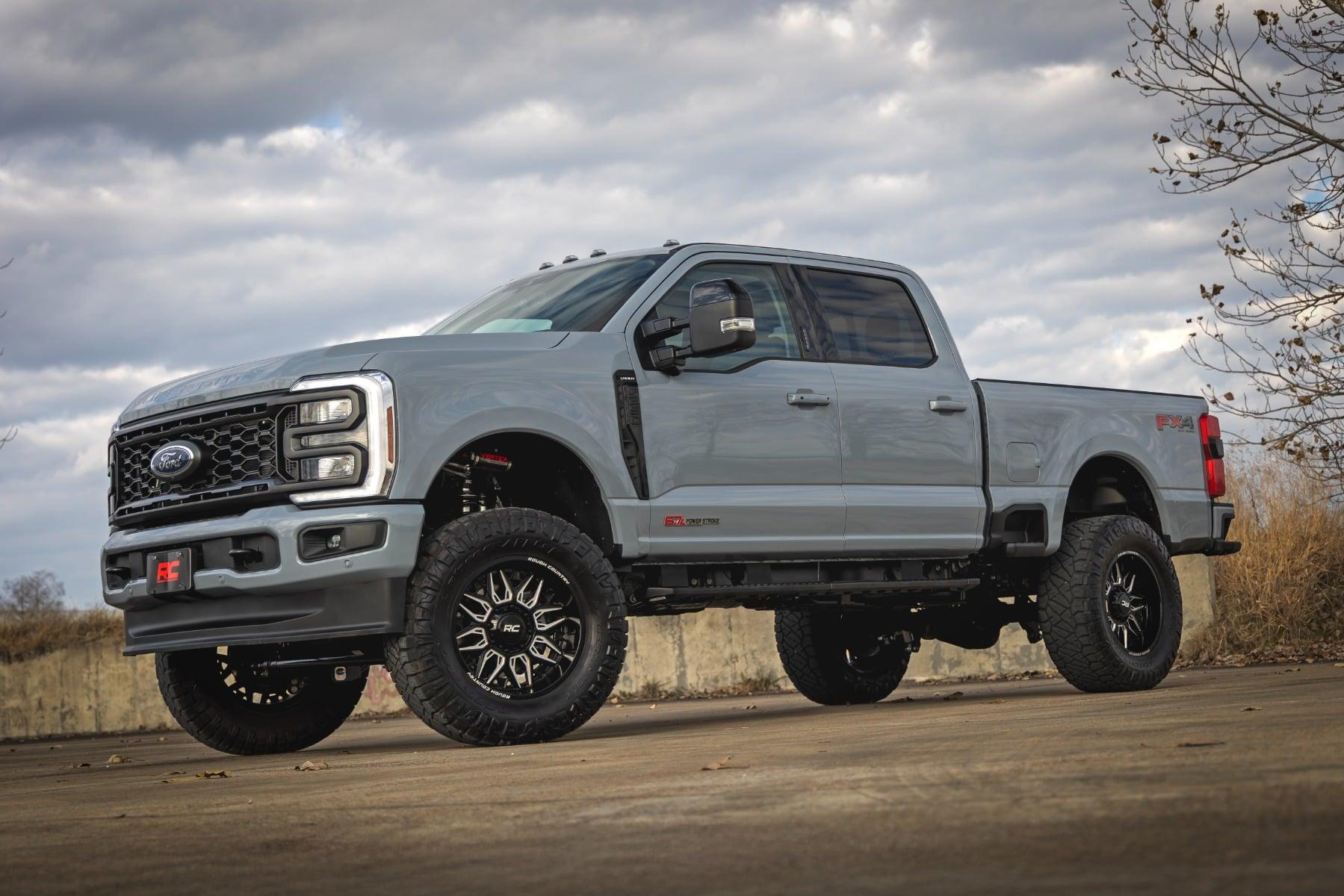 Rough Country 4.5 Inch Lift Kit V2 Diesel Ford F-250/F-350 Super Duty 4WD (2023-2026) (2023-2024 F-350 Super Duty, F-250 Super Duty) - 400157