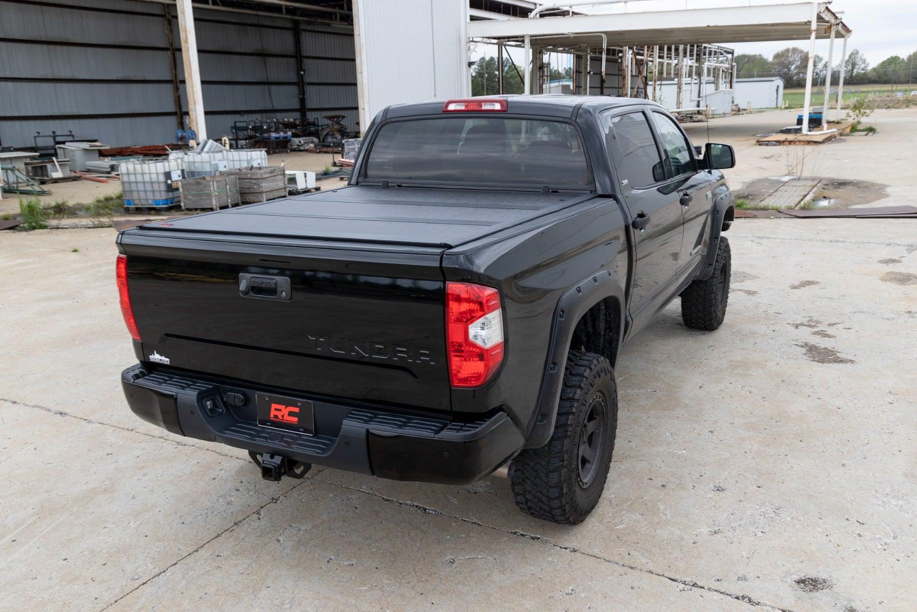 Rough Country Hard Low Profile Bed Cover 5 Foot 7 Inch Bed Toyota Tundra 2WD/4WD (2007-2021) (2007-2021 Tundra) - 47414550B