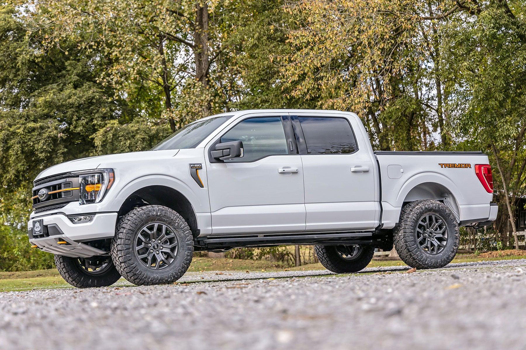 Rough Country 2.5 Inch Lift Kit M1 Struts Ford F-150 Tremor 4WD (2021-2025) (2021-2025 F-150) - 510040