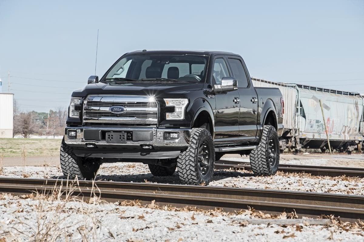 Rough Country 6 Inch Lift Kit M1 Struts/M1 Ford F-150 4WD (2015-2020) (2015-2020 F-150) - 55740