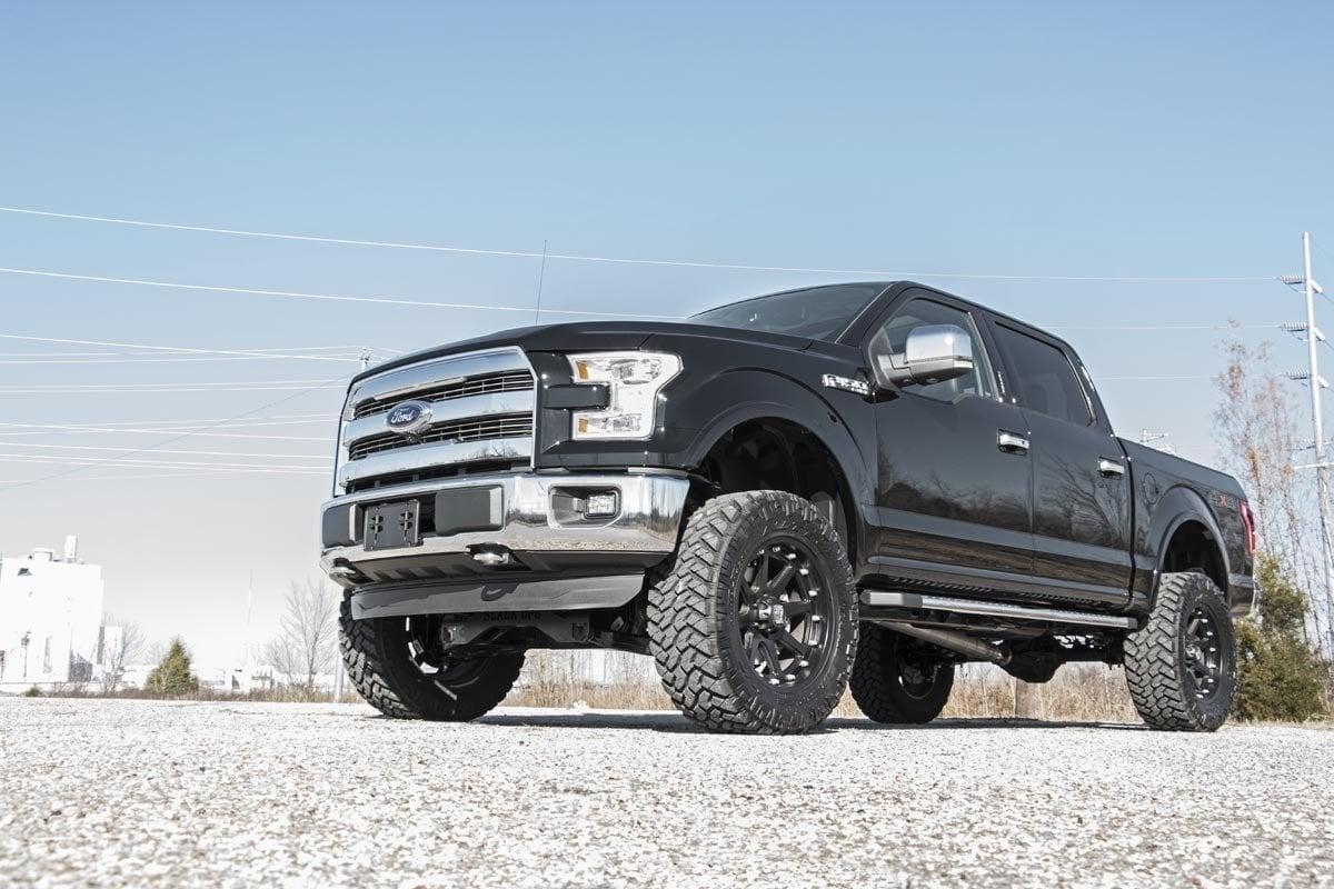 Rough Country 6 Inch Lift Kit M1 Struts/M1 Ford F-150 4WD (2015-2020) (2015-2020 F-150) - 55740