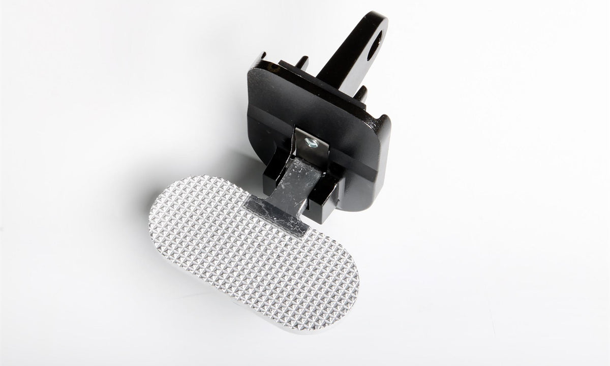 Lund Universal Hitch Step - 602001