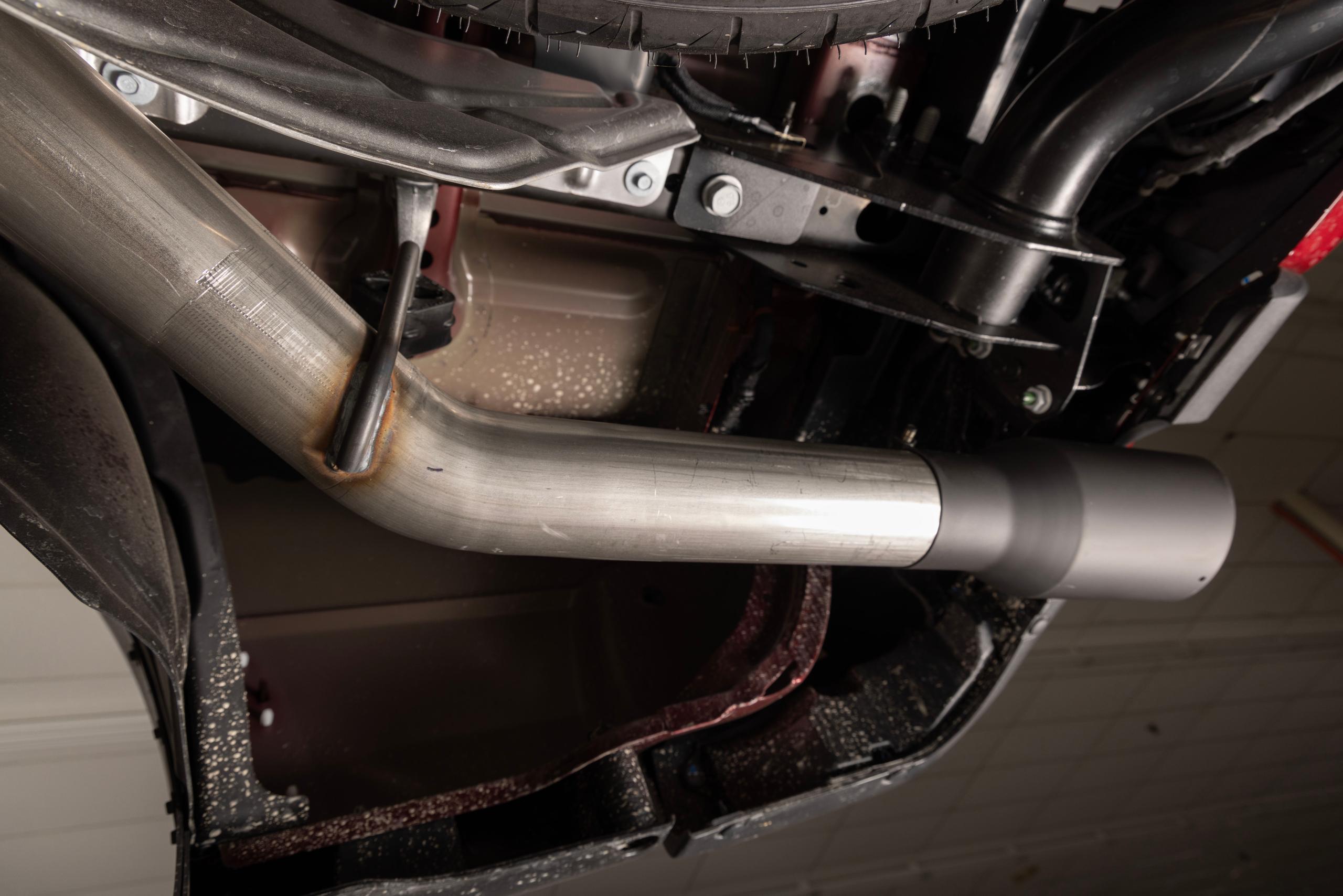 Flowmaster Outlaw Cat-Back Exhaust System (2025 1500) - 818197