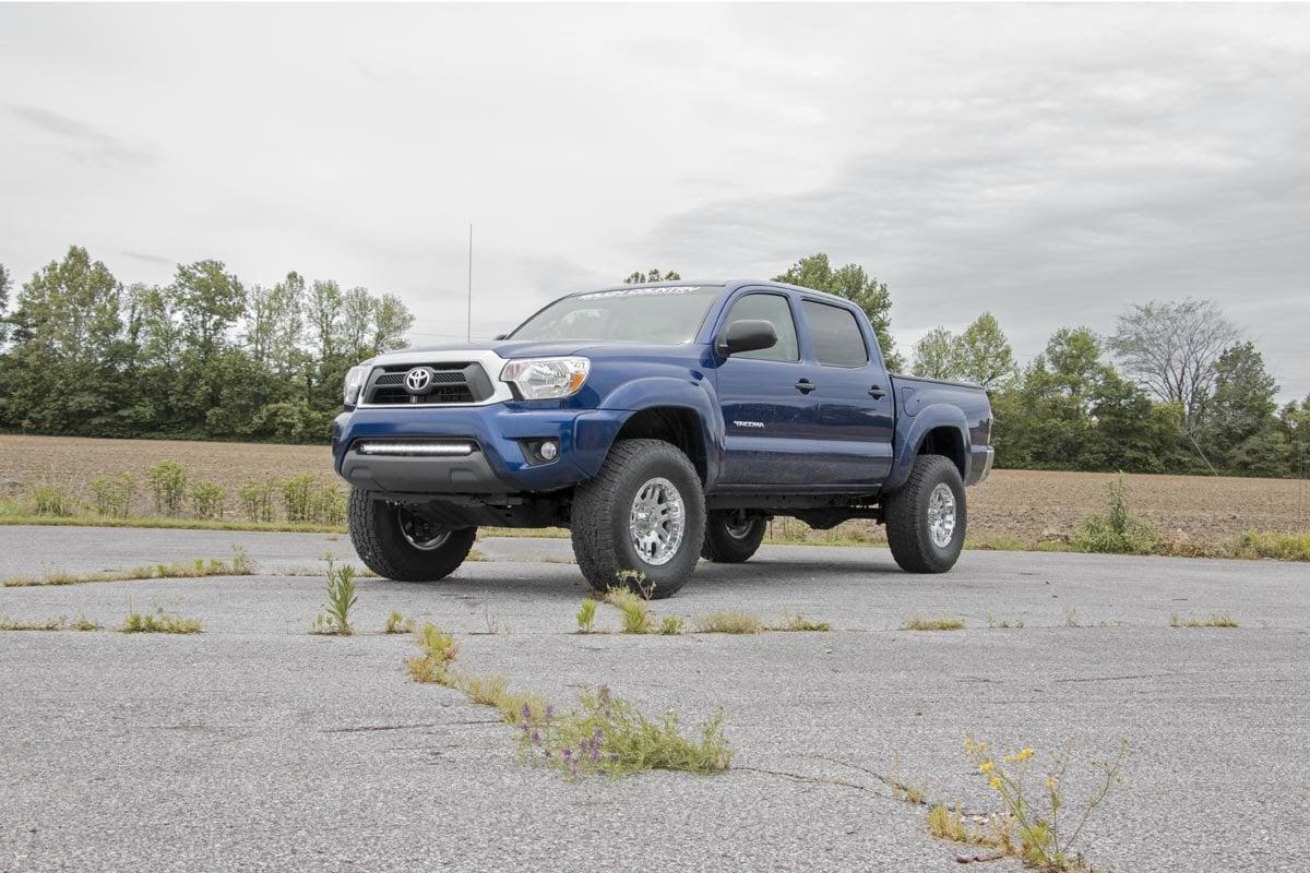 Rough Country 3 Inch Lift Kit M1 Struts/M1 Toyota Tacoma 4WD (2005-2023) (2005-2023 Tacoma) - 74540
