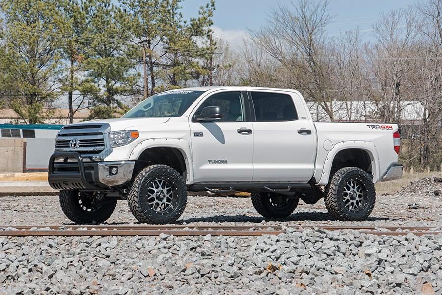 Rough Country 6 Inch Lift Kit M1 Struts/M1 Toyota Tundra 4WD (2016-2021) (2016-2021 Tundra) - 75240