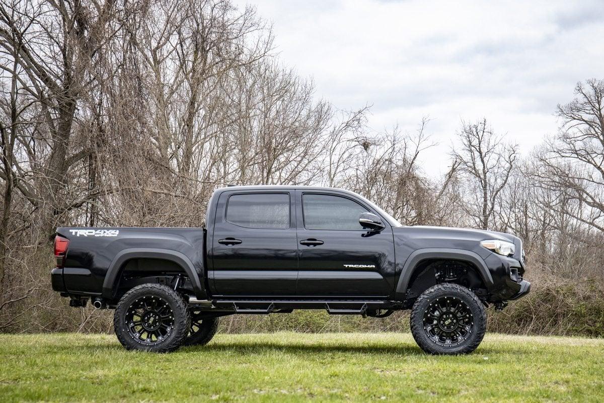 Rough Country 6 Inch Lift Kit M1 Struts/M1 Toyota Tacoma 2WD/4WD (2016-2023) (2016-2023 Tacoma) - 75840