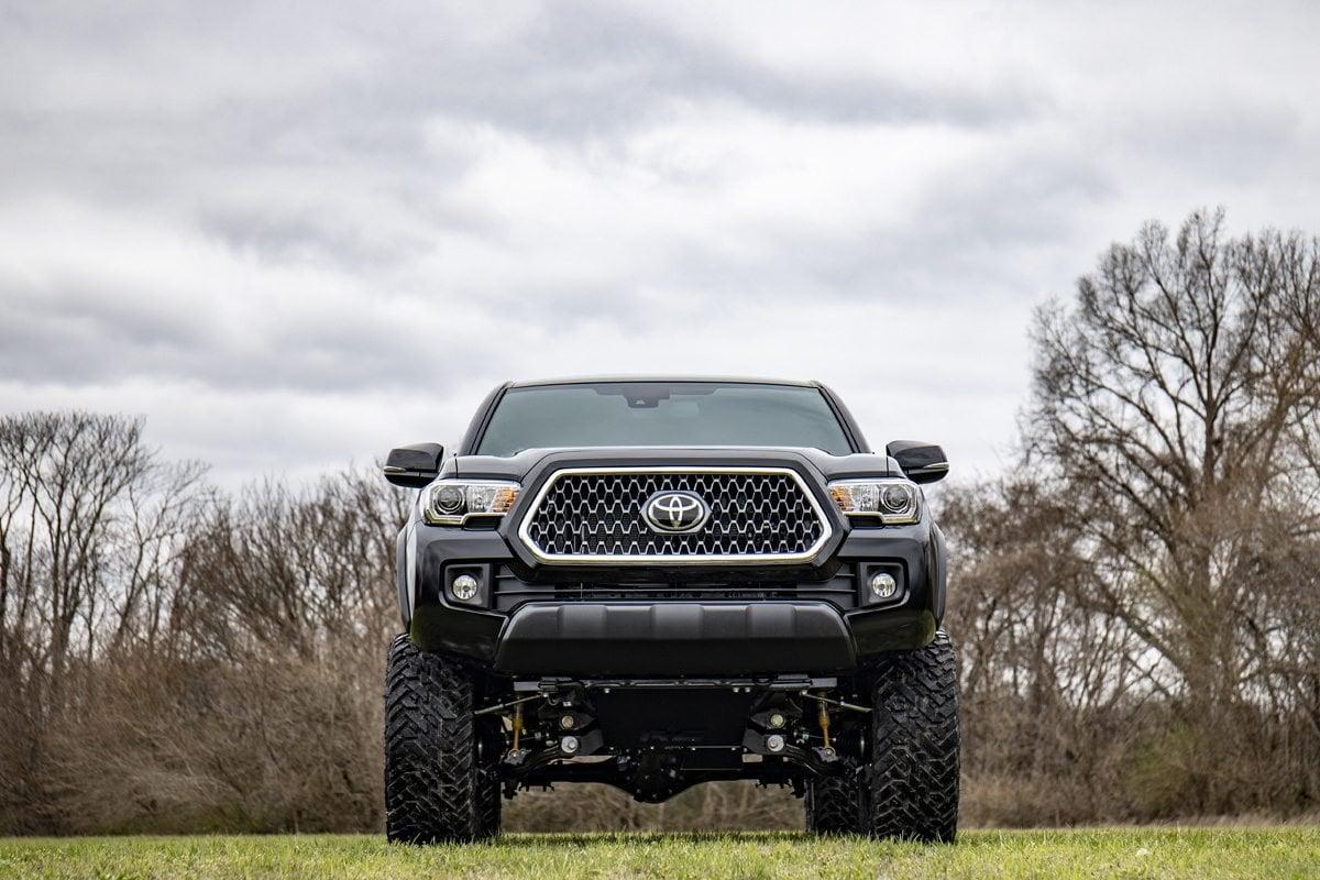 Rough Country 6 Inch Lift Kit M1 Struts/M1 Toyota Tacoma 2WD/4WD (2016-2023) (2016-2023 Tacoma) - 75840