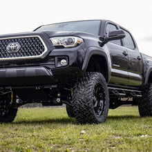 Rough Country 6 Inch Lift Kit M1 Struts/M1 Toyota Tacoma 2WD/4WD (2016-2023) (2016-2023 Tacoma) - 75840