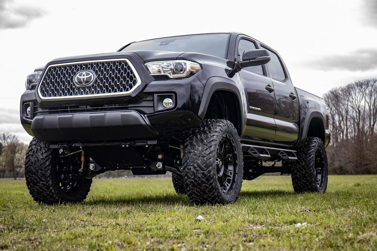Rough Country 6 Inch Lift Kit M1 Struts/M1 Toyota Tacoma 2WD/4WD (2016-2023) (2016-2023 Tacoma) - 75840