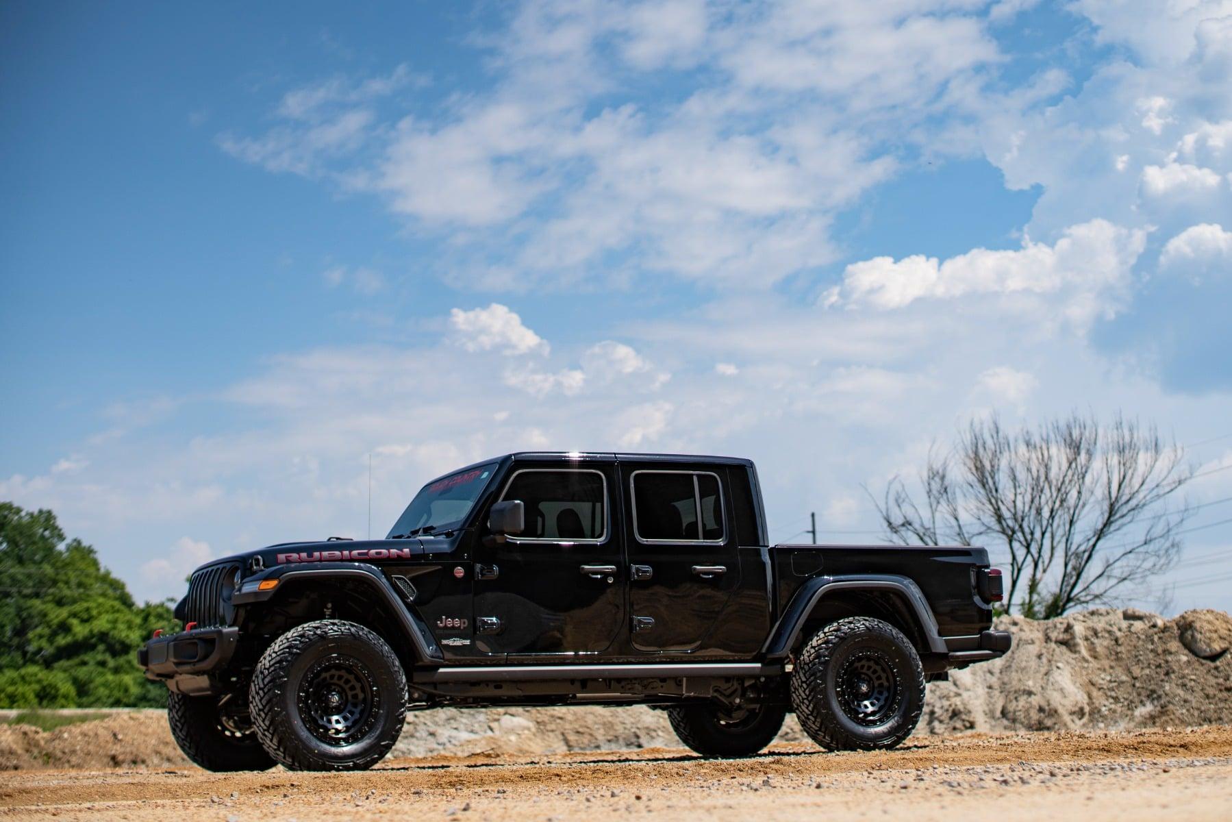 Rough Country 2.5 Inch Leveling Kits Springs M1 Jeep Gladiator JT 4WD (2024-2025) (2024-2026 Gladiator) - 78440