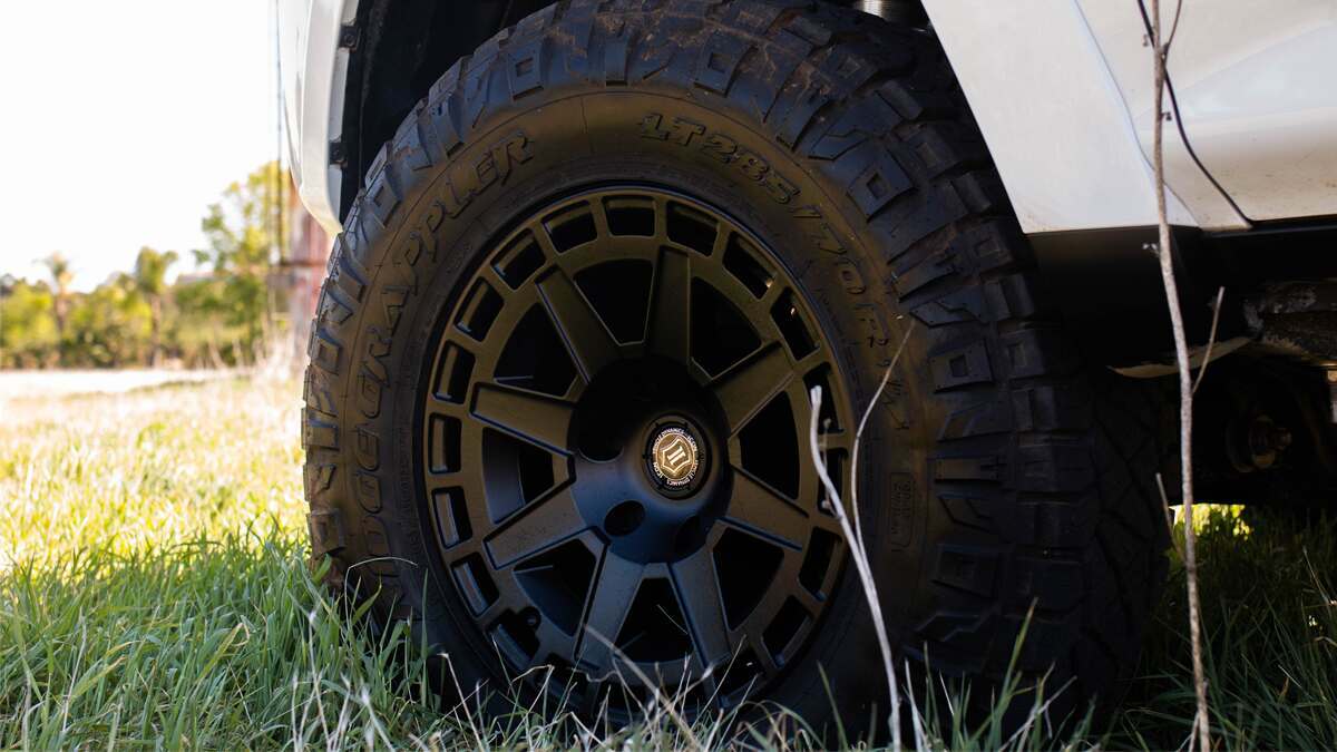 Icon ALLOYS COMPASS SAT BLK - 17 X 8.5 / 5X5 / -6MM / 4.5" BS (2007-2022 Gladiator, Wrangler JK, Grand Cherokee, Wrangler) - 3217857345SB