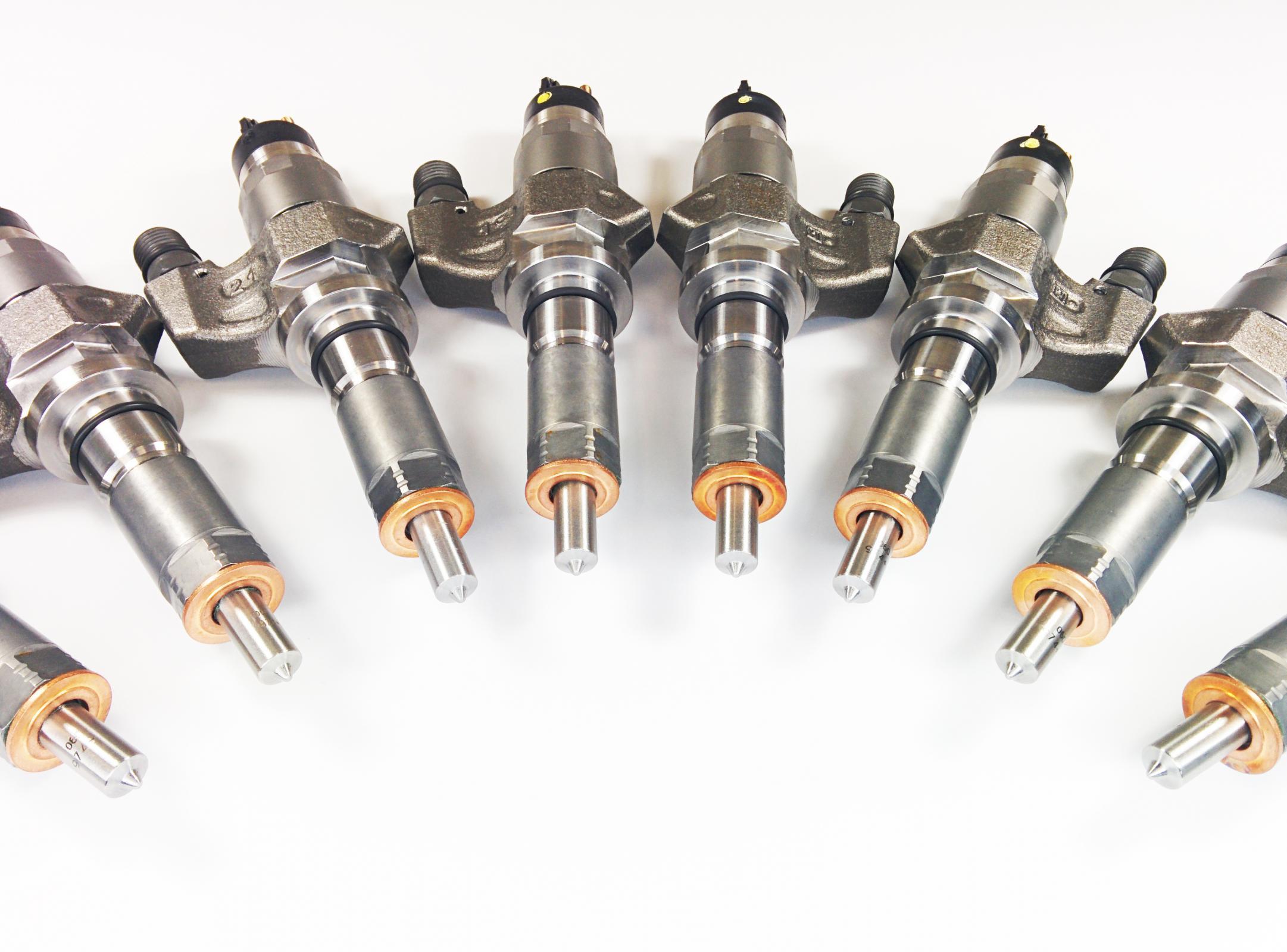 Dynomite Diesel Duramax 01-04 LB7 Brand New Injector Set 100 Percent Over SAC Nozzle (2001-2004 Silverado 3500, Sierra 2500 HD, Sierra 3500, Silverado 2500 HD) - DDPNLB7-200