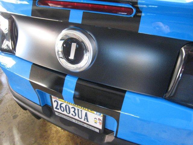 Anchor Room Trunk Center Black Out Panel (2010-2012 Mustang) - Gloss White - 10FM_B_GW