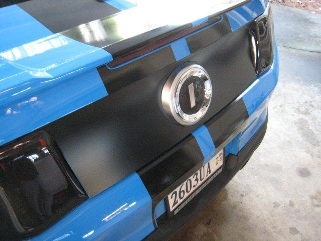 Anchor Room Trunk Center Black Out Panel (2010-2012 Mustang) - Gloss White - 10FM_B_GW