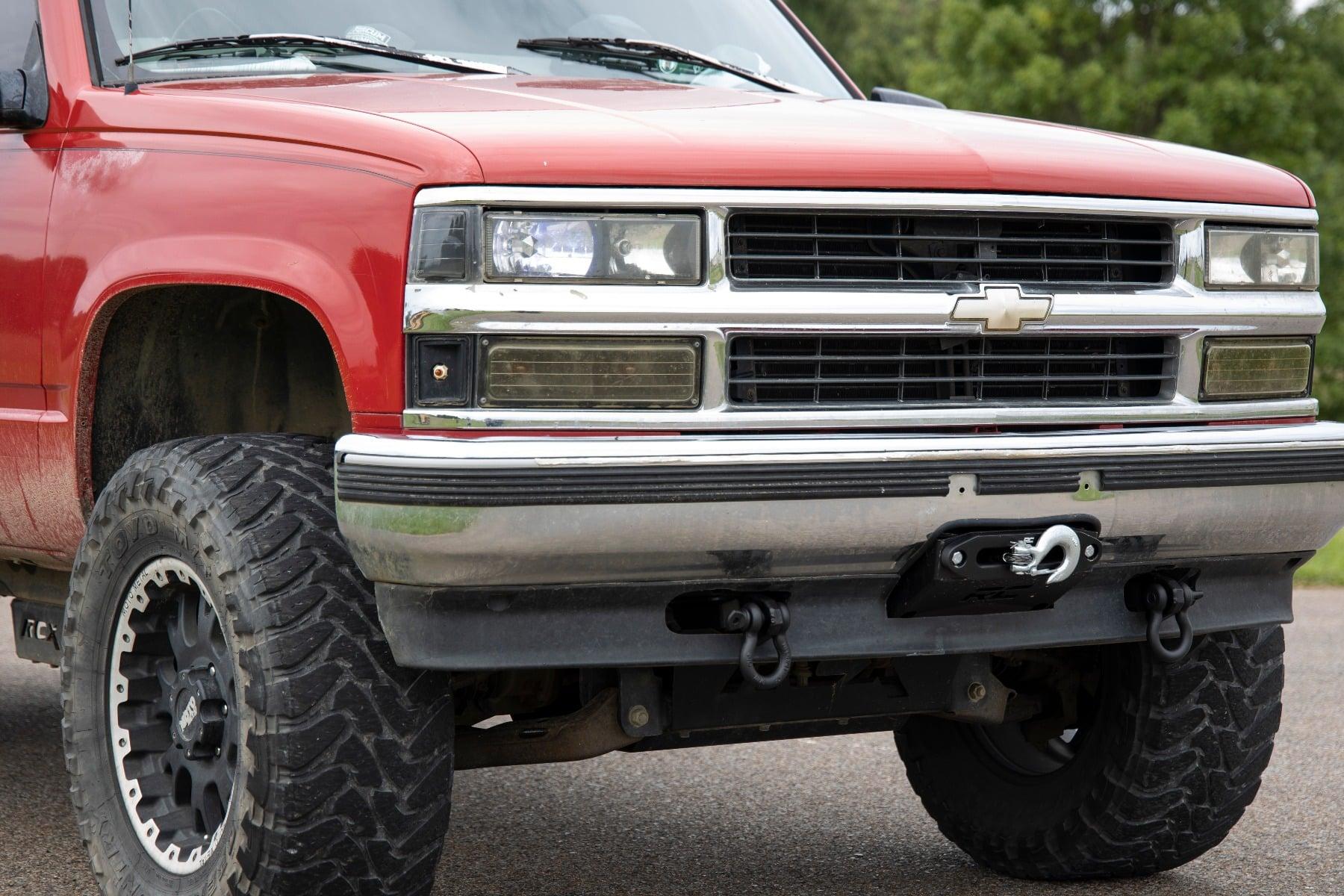 Rough Country GM Tow Hook to Shackle Conversion Kit w/ D-Ring and Rubber Isolators (88-98 C1500; K1500) - RS164