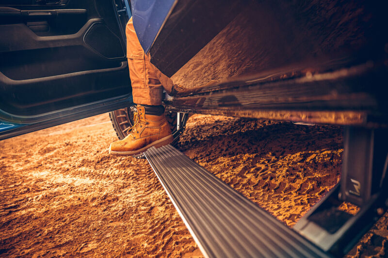 AMP Research Powerstep Plug-N-Play For 2025 Ram 2500 3500 All Cabs (2025 2500, 3500) - 76365-01A