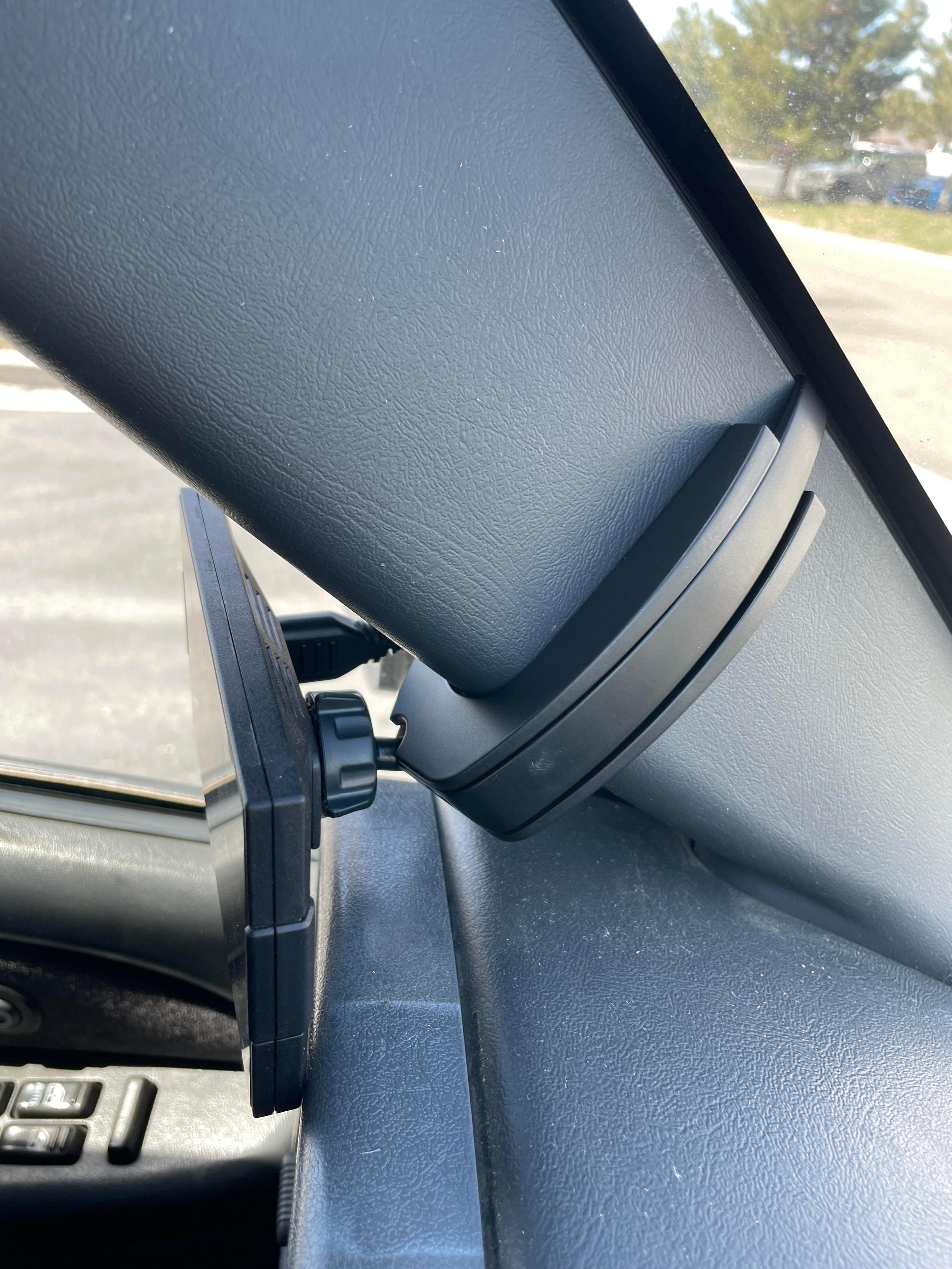 Edge Products CTS3 Pillar Display Mount 2001-2007 GM Classic 2500/3500 (2001-2007 Chevrolet, GMC Fitments) - 28602