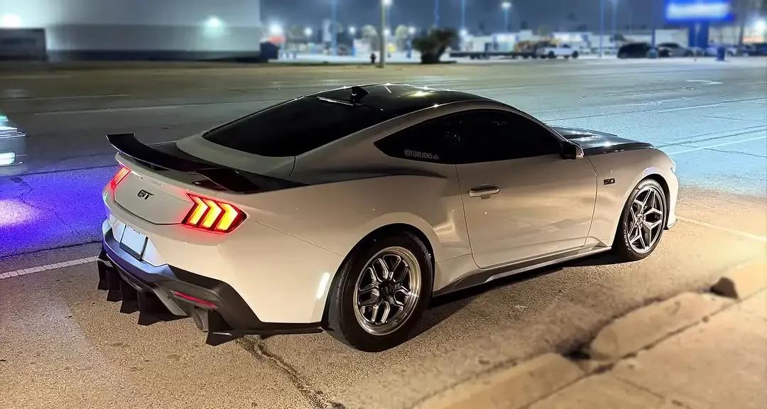 Evans Motorsport Performance HDPE Rear Diffuser V3 (2024-2026 Ford Mustang GT and EcoBoost Dual w/o Active Exhaust) - EMP-S650DIFF-HD-DLV3