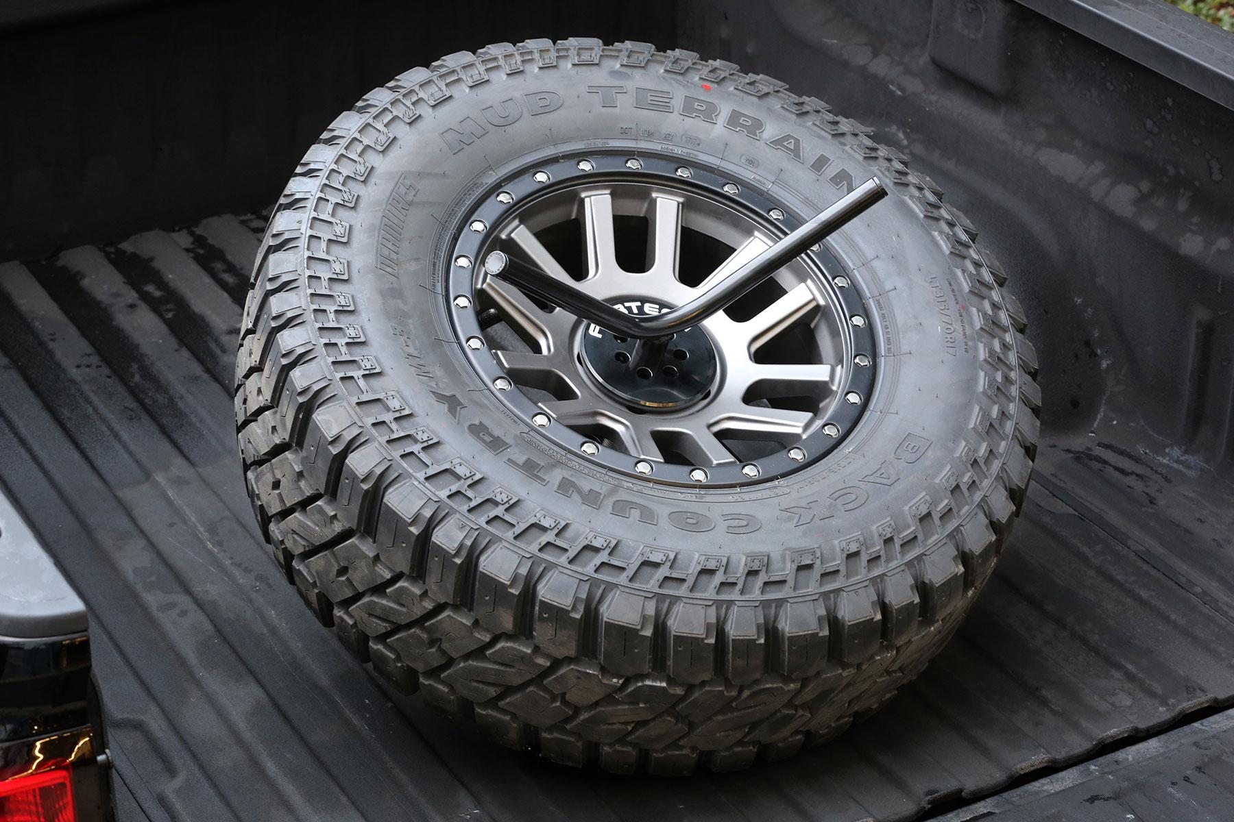 Fabtech Spare Tire Mnt Angled Black - FTT10002BK