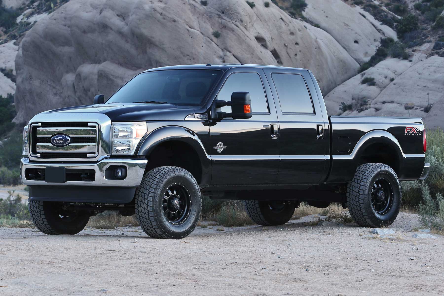 Fabtech 4" Basic Sys W/Perf Shks 2008-16 Ford F250/F350 4Wd (2008-2016 F-250 Super Duty, F-250, F-350 Super Duty) - K2210