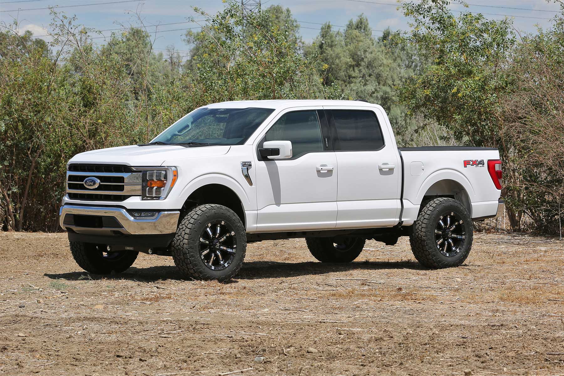 Fabtech 4" BASIC SYS W/ RR PERF SHKS 2021 FORD F150 4WD (2021 F-150 King Ranch, F-150 Lariat, F-150 Limited, F-150 Platinum, F-150 XL, F-150 XLT) - K2386