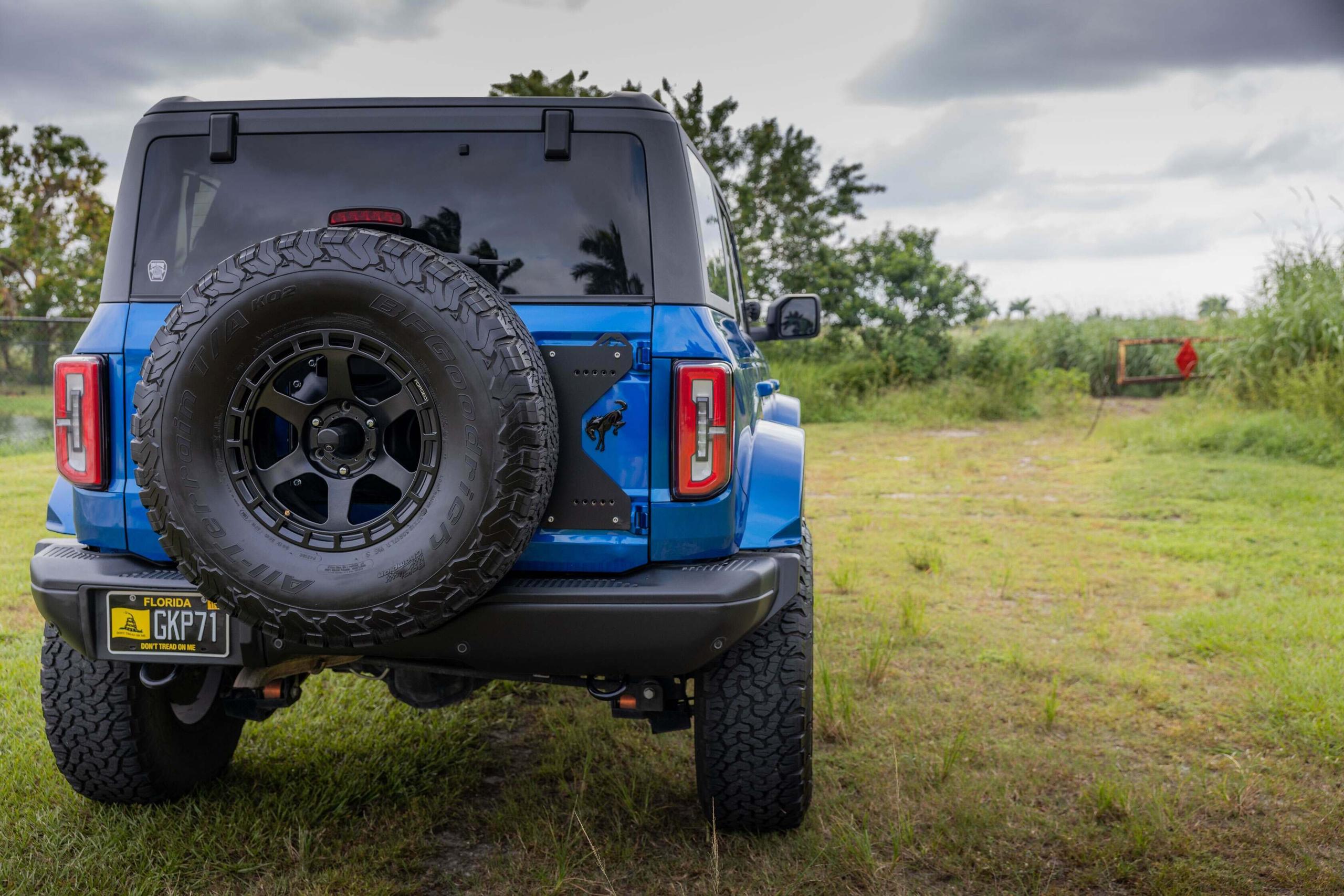 Mountains2Metal Tailgate Reinforcement Bracket - BR6TGR