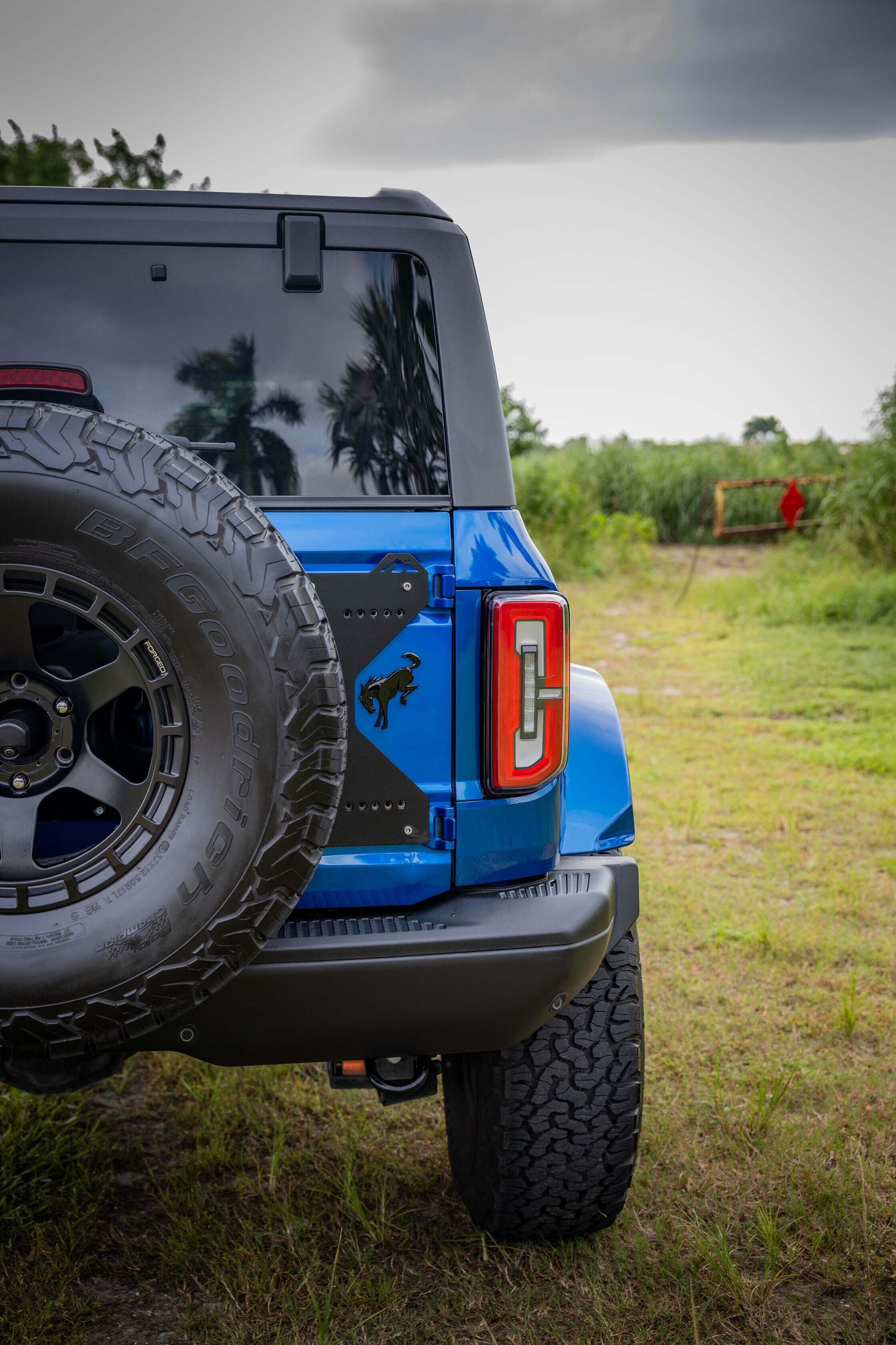 Mountains2Metal Tailgate Reinforcement Bracket - BR6TGR